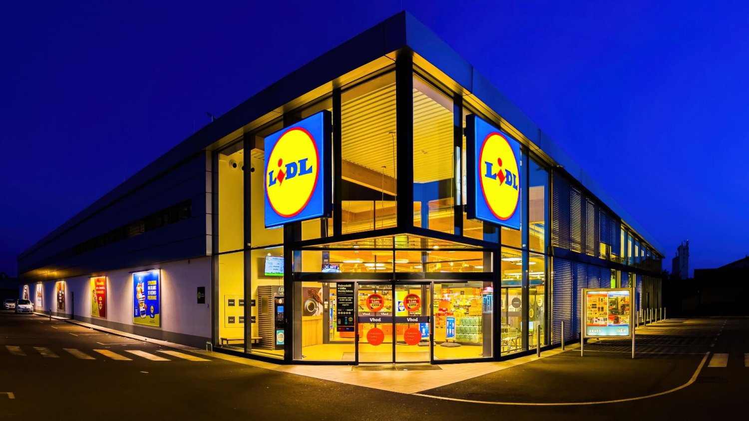 Zakupy w Lidlu niemal przez całą dobę. Sieć idzie na całość. Sklep Lidl.