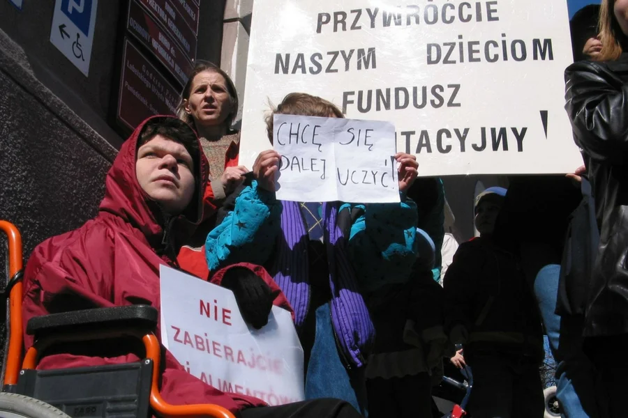 Zdaniem Roberta Damskiego, praca komornika to nie eksmisje czy zabieranie telewizorów, lecz przede wszystkim walka o środki na utrzymanie dzieci.