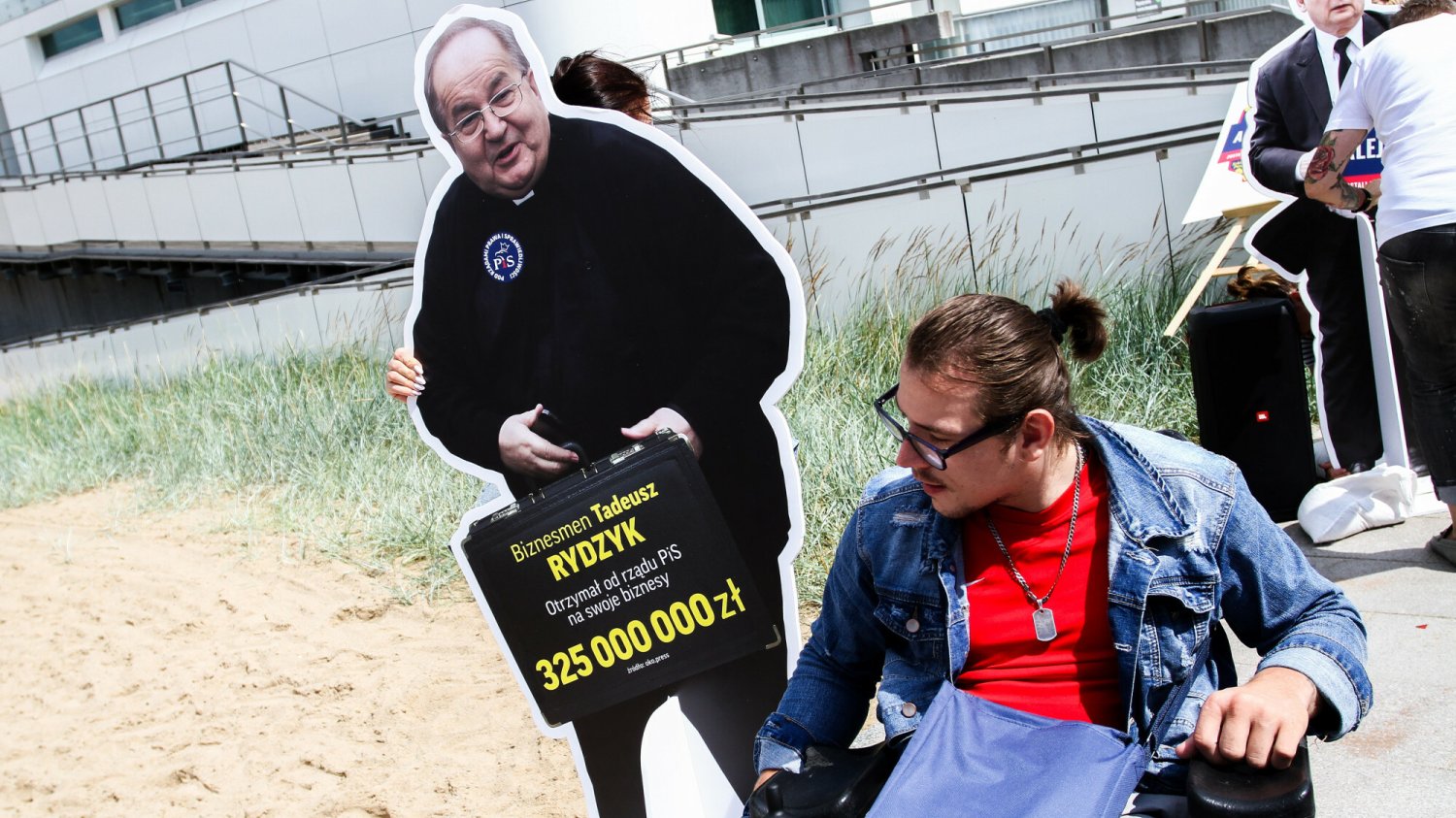 Pieniądze na onkologię trafiły do "ojca" z Torunia