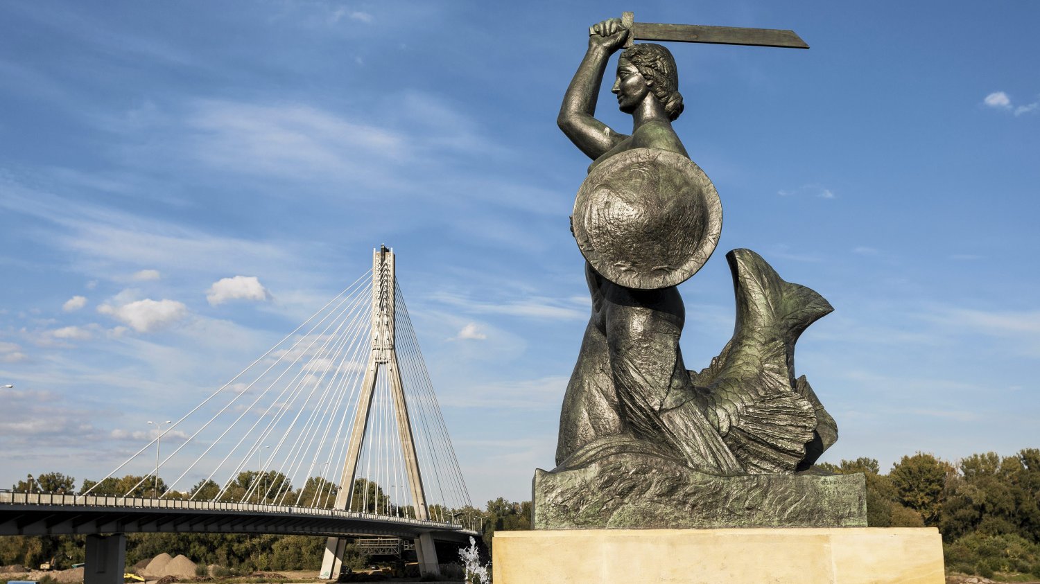 Pomnik Syreny w Warszawie w pobliżu mostu Świętokrzystkiego.
