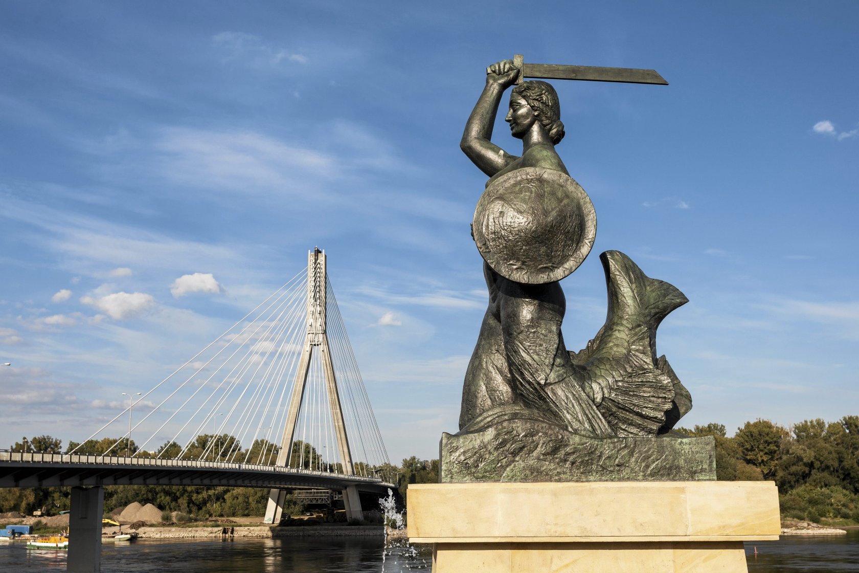 Pomnik Syreny w Warszawie w pobliżu mostu Świętokrzystkiego.