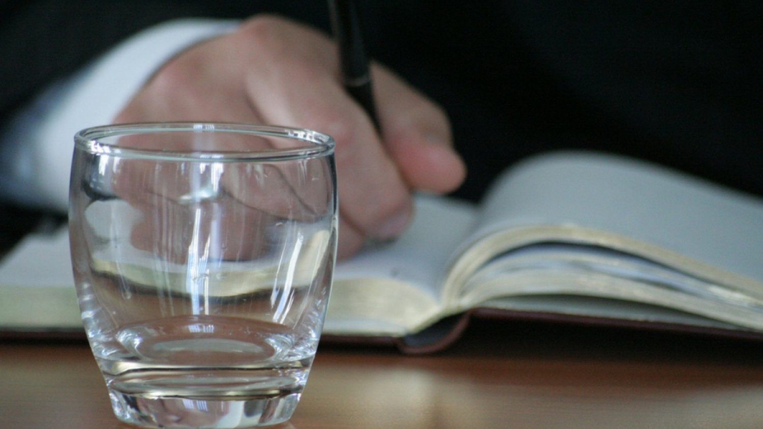 Harvard Business Review Polska ma dla menedżerów niecodzienną radę: załóżcie sobie dzienniczek.