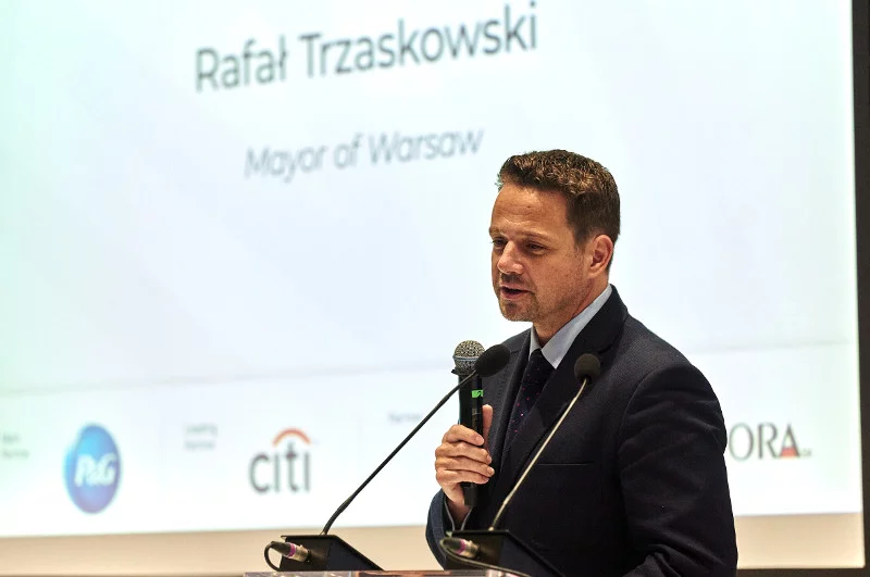Prezydent Warszawy Rafał Trzaskowski w trakcie przemówienia podczas półfinału konkursu ABSL Start-up Challenge