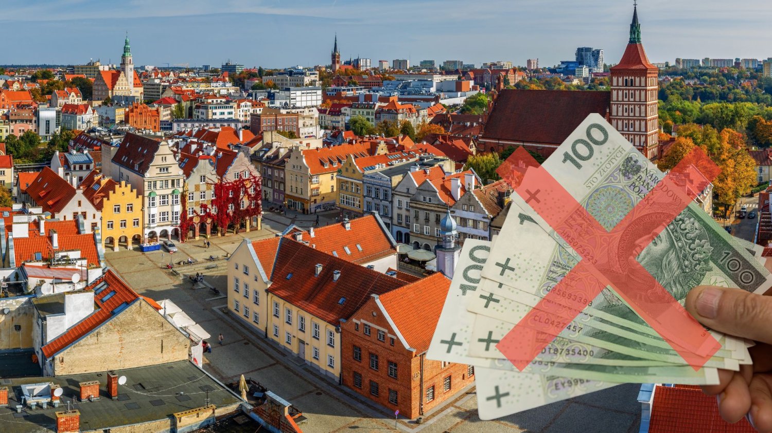 Olsztyn stracił 12,5 miliona złotych dotacji. Pieniądze na bezpieczeństwo poszły w błoto Olsztyn i przekreślone polskie banknoty w dłoni. Olsztyn stracił 12,5 miliona złotych dotacji. Pieniądze na ochronę w sytuacjach kryzysowych przepadły