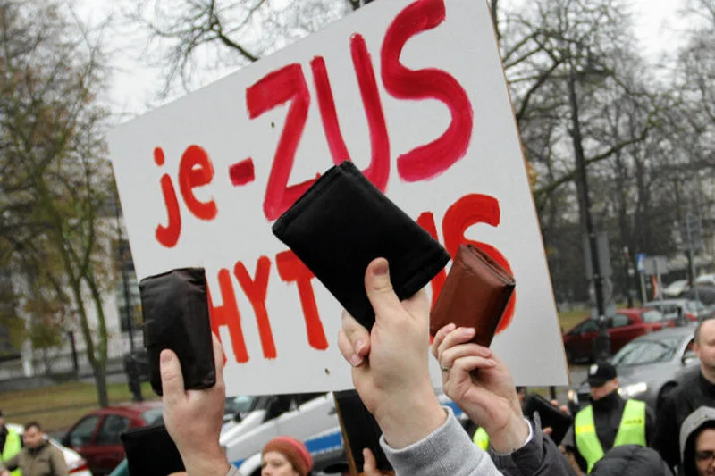 Rewolucja w budżetówce. Urzędnicy nie dostaną już 13-nastek? Chce tego ich…szef.