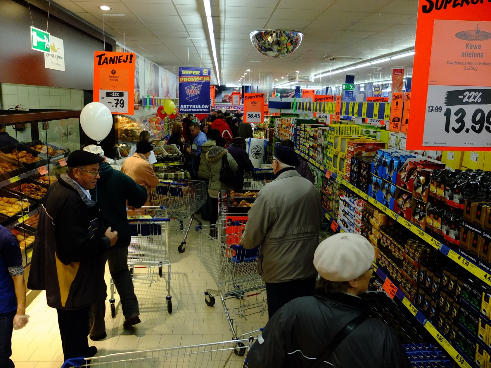 Lidl kusi pracowników benefitami pozapłacowymi