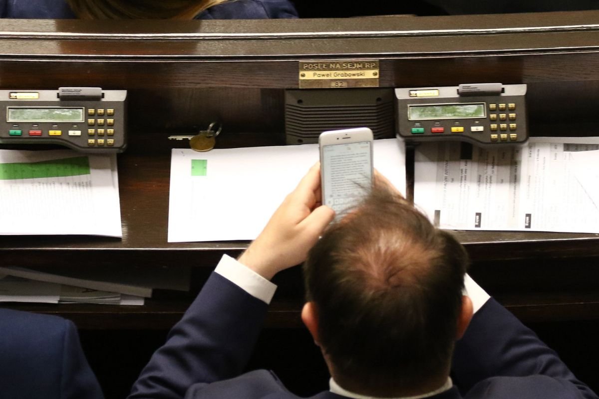 Krajowa Rada Komornicza ostrzega przed oszustami podszywającymi się pod komorników. Wysyłają oni sms-y i e-maile z informacją o egzekucji.