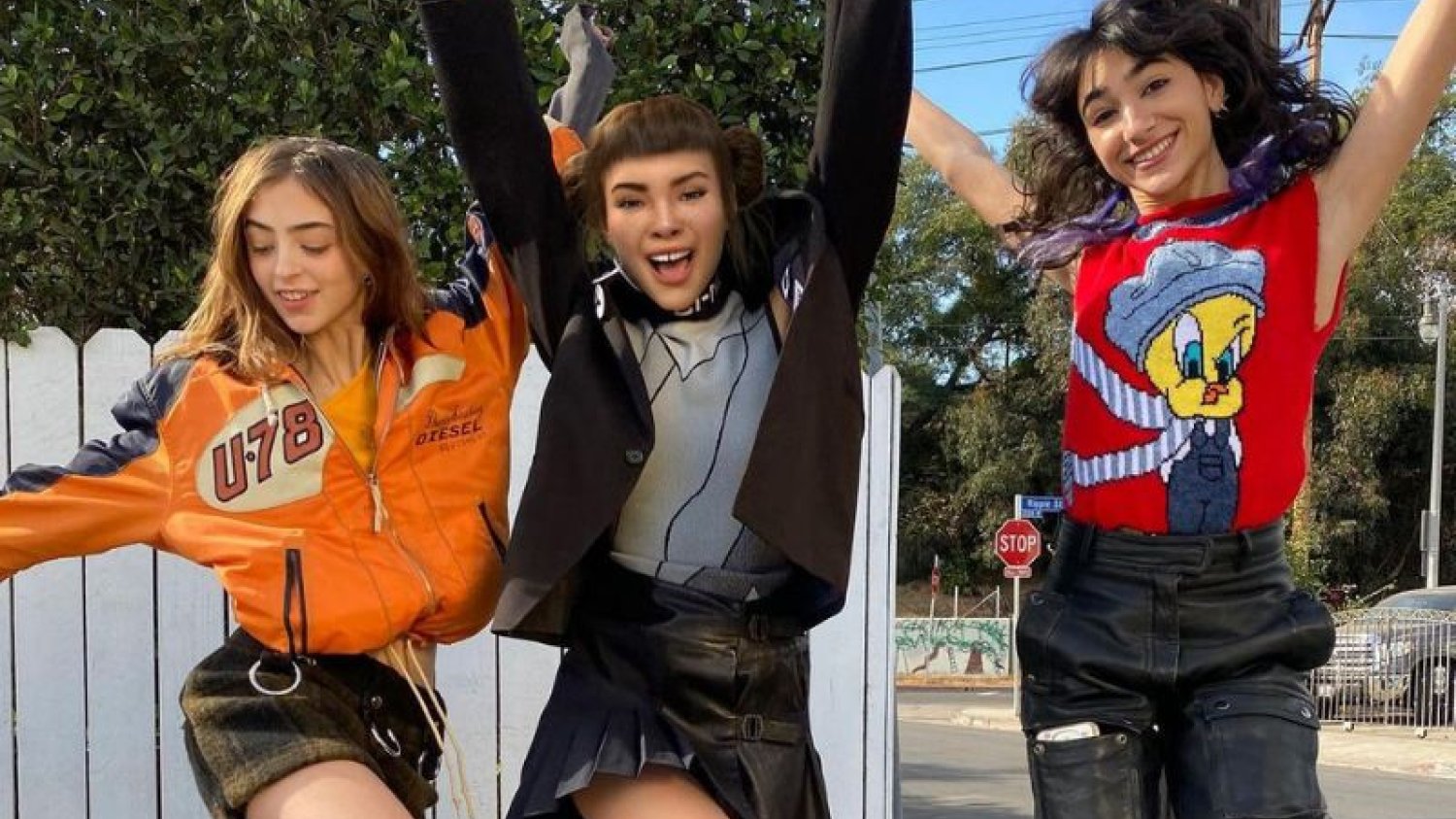 Wirtualna influencerka Lil Miquela z dwiema prawdziwymi koleżankami.