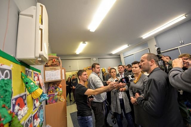 Miasto stołeczne wyda 4 mln zł na zakup oczyszczaczy powietrza do miejskich przedszkoli. Na razie kupiło sprzęty mało znane na rynku