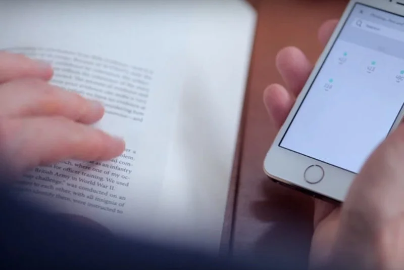 Czy możliwe jest połączenie najlepszych funkcji papierowej książki z e-bookiem? Umożliwia to polska aplikacja Booke.