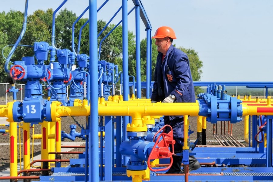 Instalacje gazowe pod Charkowem. Od 1 listopada indywidualni odbiorcy - do tej pory chronieni cenami rządowymi - zapłacą za gaz 23 proc. więcej.