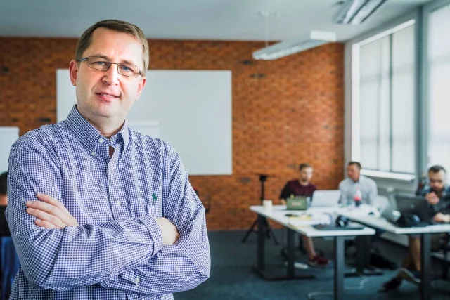 Jerzy Mardaus, regionalny manager szkoły programowania Codecool zapewnia, że nie zapłacisz za naukę ani grosza, jeśli po jej skończeniu nie dostaniesz pracy.