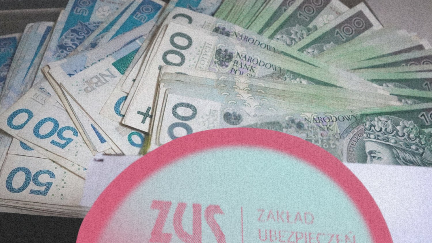 ZUS pod lupą na tle pieniędzy.