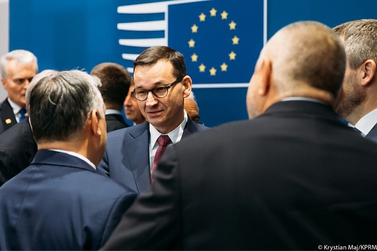 UE przyjęła porozumienie w sprawie kształtu budżetu na następne 7 lat. Do Polski ma trafić 160 mld euro w dotacjach i pożyczkach.