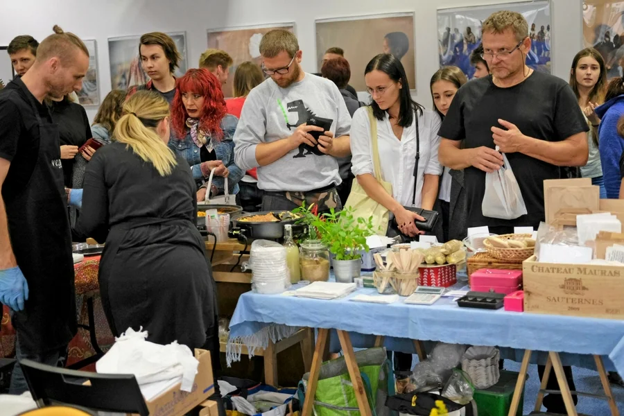 Veganmania: miejsce spotkań polskich wegan, w którym prezentuje się również firma Pinana Bag.