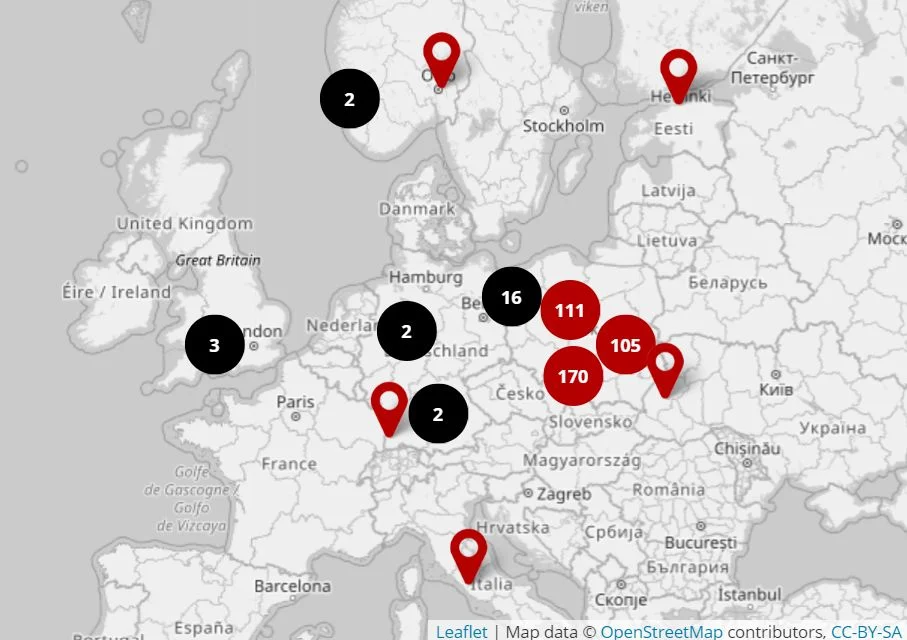 Tras Ekstremalnych Dróg Krzyżowych w Polsce było prawie 400. Oprócz nich kilka było rozsianych po sąsiednich krajach oraz Stanach Zjednoczonych. EDK było też organizowane na Islandii i w Kazachstanie.