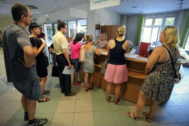 Starzejemy się jako społeczeństwo - kolejka do świadczeń emerytalnych będzie się wydłużać z roku na rok