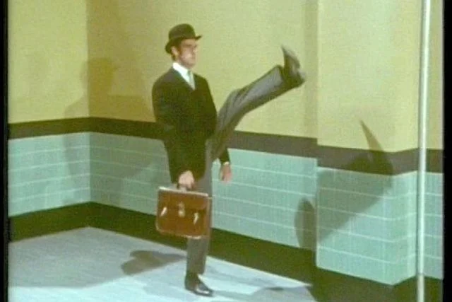John Cleese ucieka przed skutkami Brexitu, który zresztą popierał. Był to doprawdy głupi krok genialnego komika