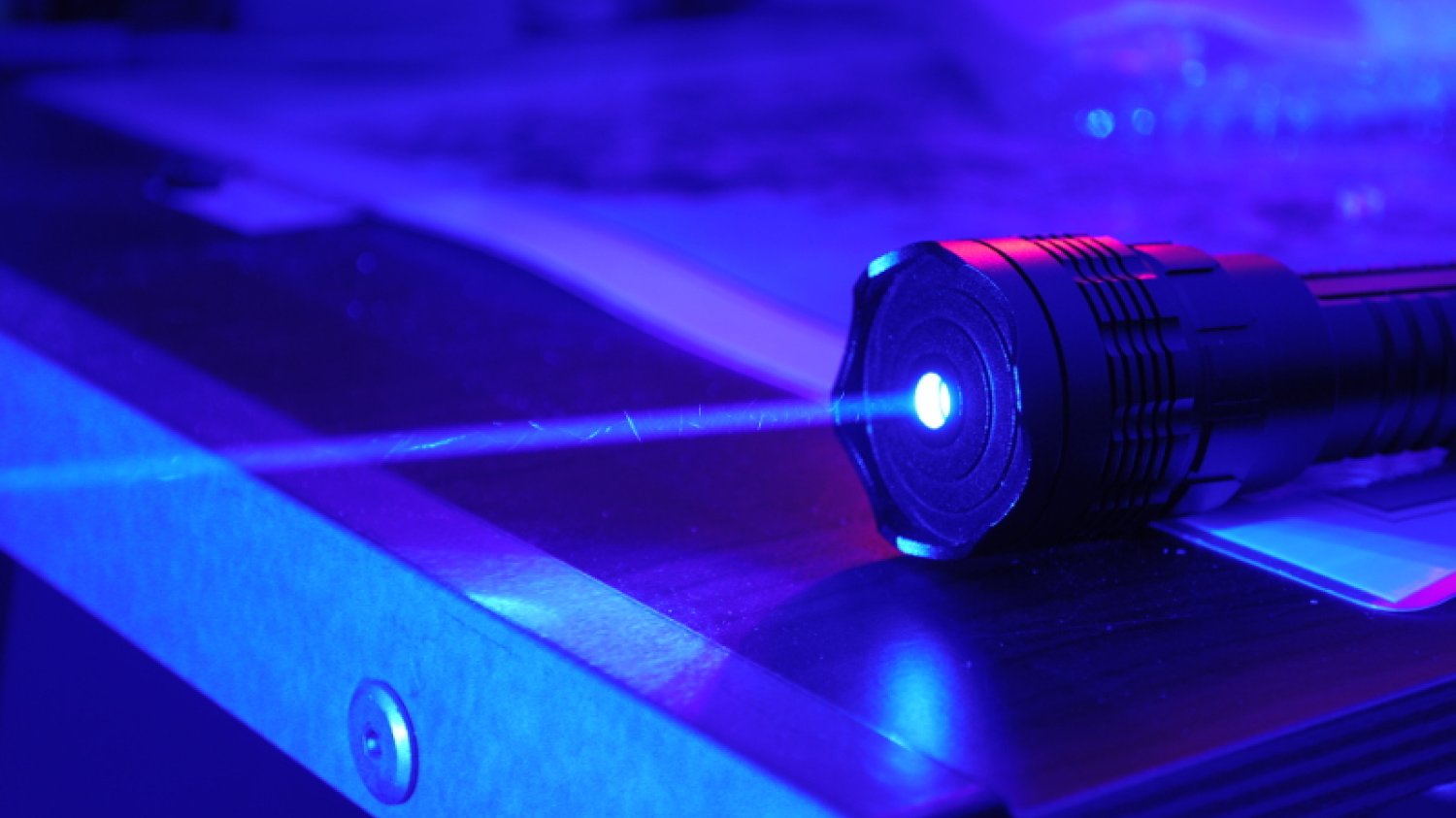 Polscy naukowcy chcą wreszcie skomercjalizować niebieski laser. Szukają inwestora. Czy pomoże im Grupa Azoty?