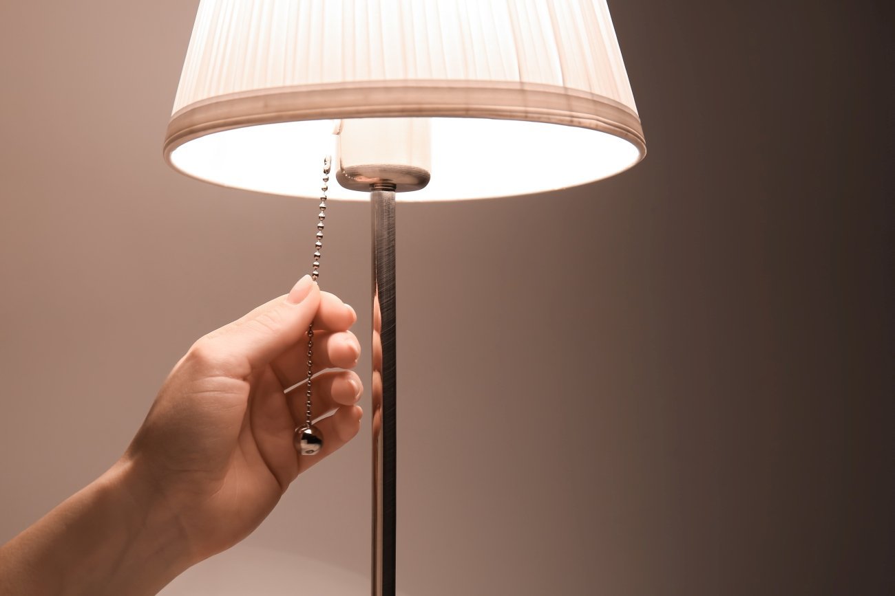 W tym roku dodatkową zachętą do oszczędzania prądu jest Tarcza Solidarnościowa. Polski Komitet Energii Elektrycznej (PKEE) podaje, ile zaoszczędzimy, nie przekraczając wyznaczonych limitów.