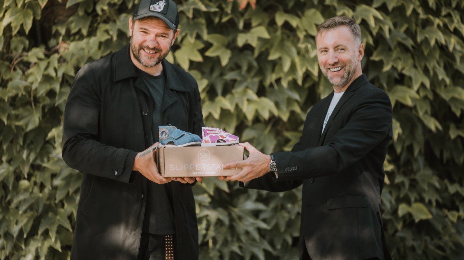Tomasz Karolak, ambasador marki Slippers Family, oraz prezes Marek Sołtyk