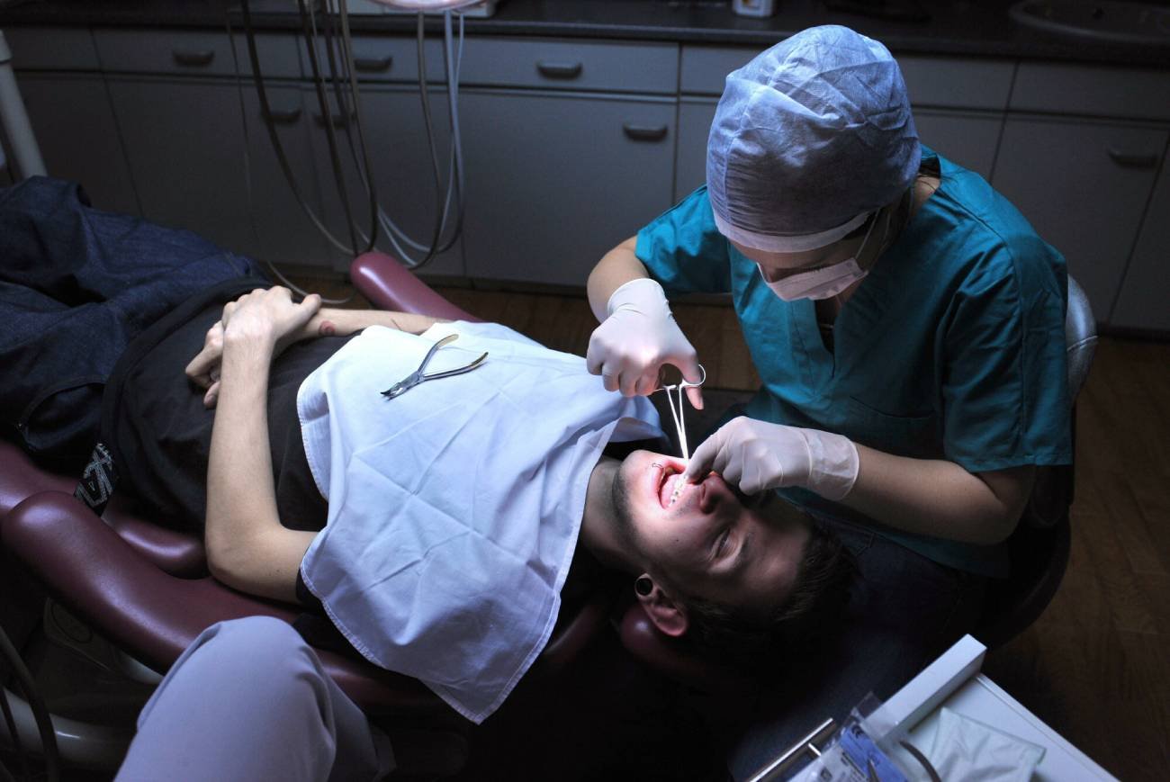 Leczenie zębów.