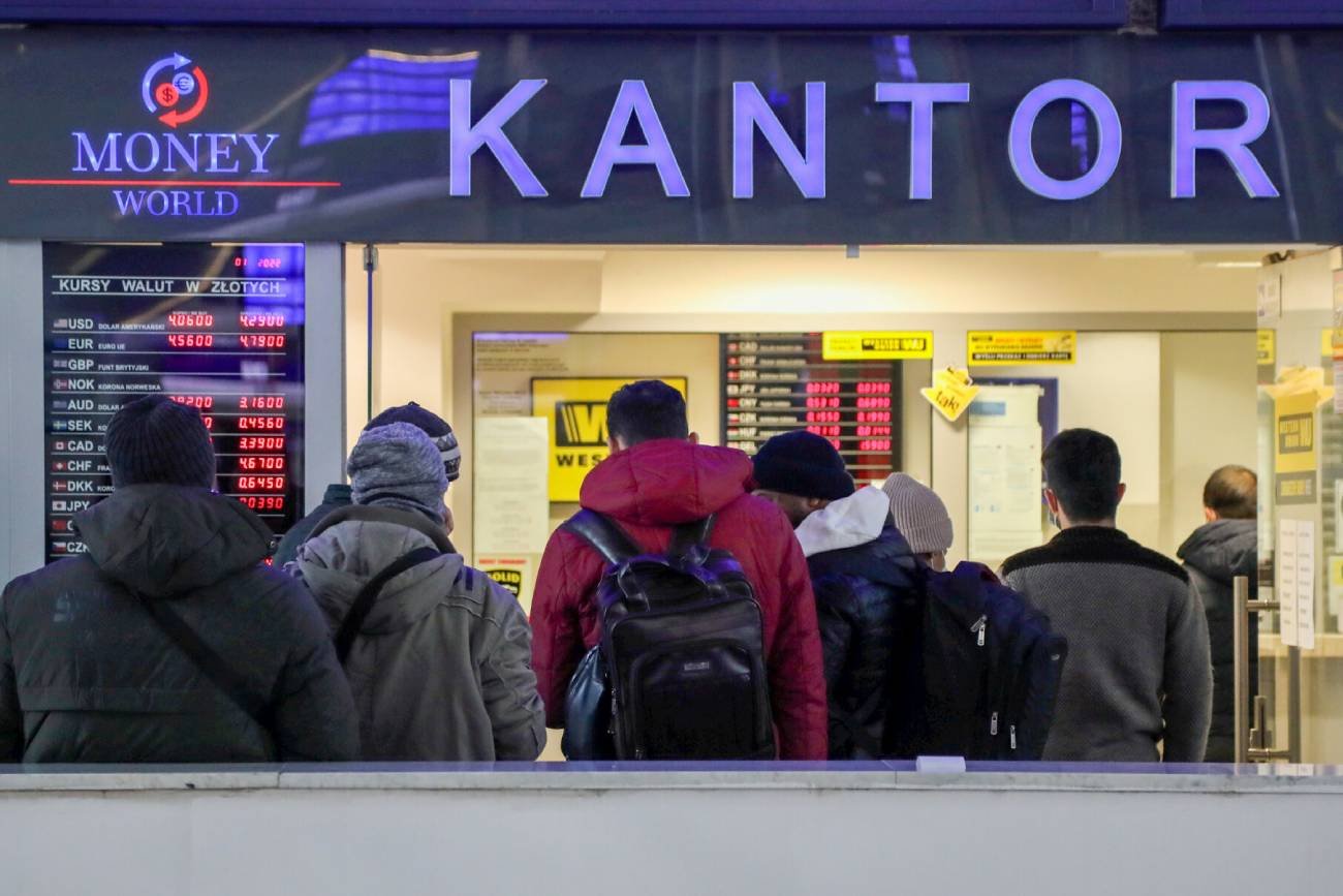 Kolejka przed kantorem