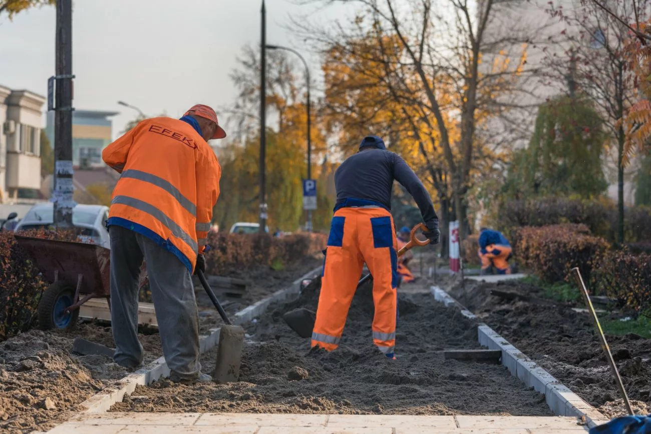Większość Polaków o 4-dniowym tygodniu pracy może co najwyżej pomarzyć. Jako kraju, jeszcze nas na to nie stać