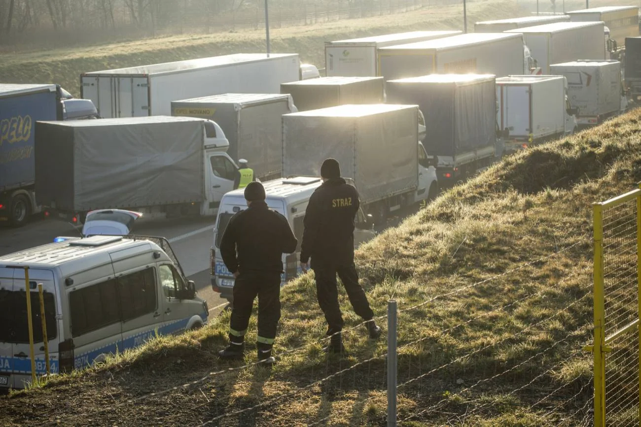 Kolejka tirów przed wjazdem na Białoruś
