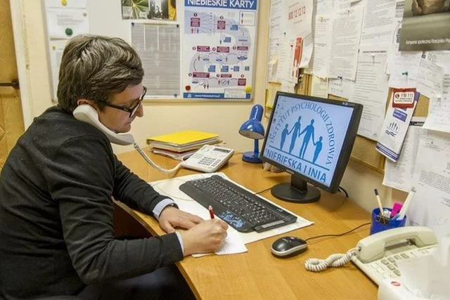Pogotowie Niebieskiej Linii udzieliło w 2016 roku wsparcia i porad 6 000 osób
