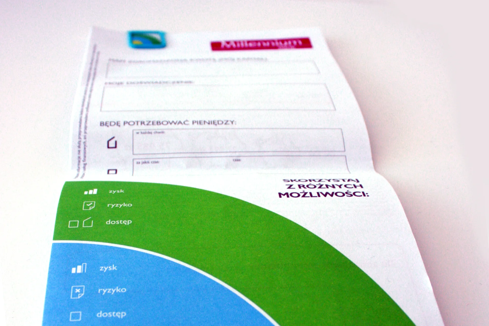 Materiały pomocnicze w rozmowie konsultanta Banku Millennium z klientem, fot. Alicja Wianecka