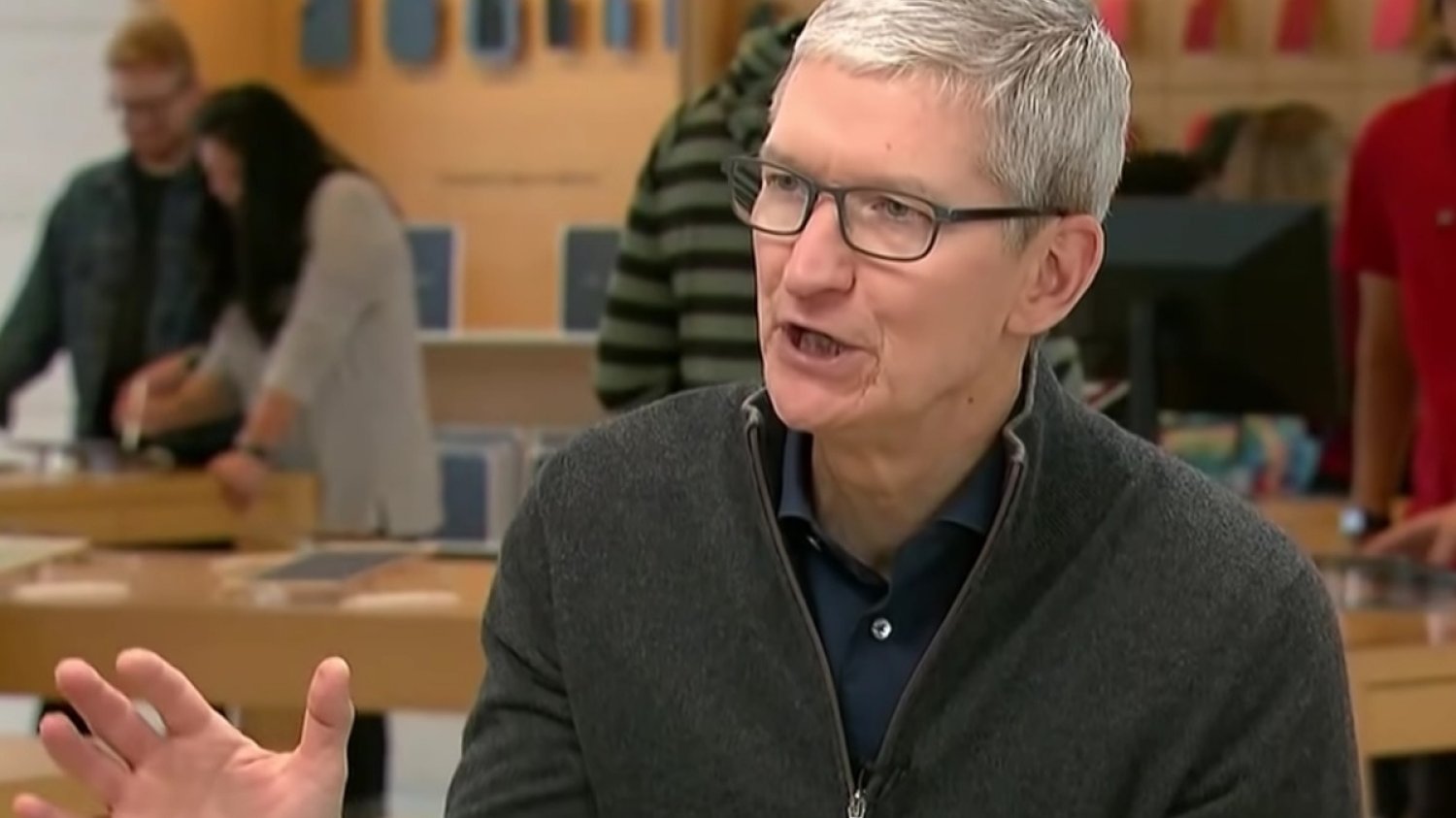 Tim Cook, szef Apple, zadeklarował wsparcie swojej firmy dla odbudowy Notre Dame. Lista osób i firm, które składają się na odbudowę katedry, stale rośnie. Kto jeszcze się dorzuci?