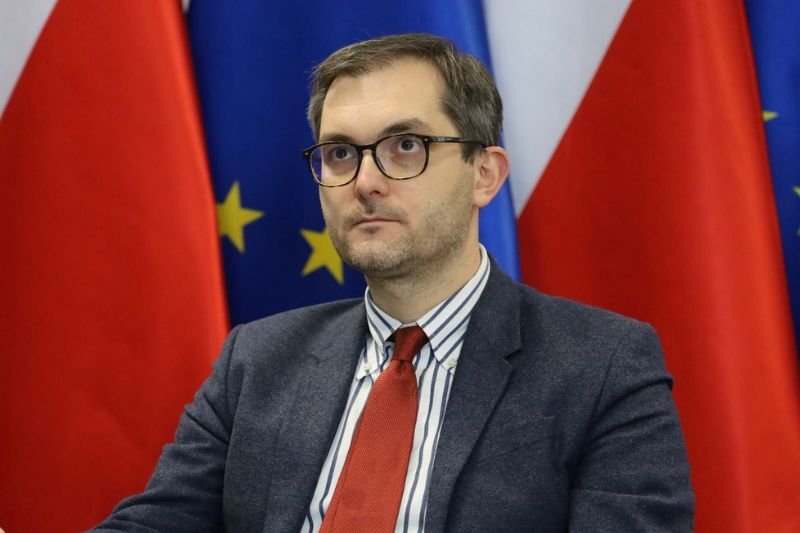 Wiceminister zasłaniał się danymi i chwalił pracę rządu.