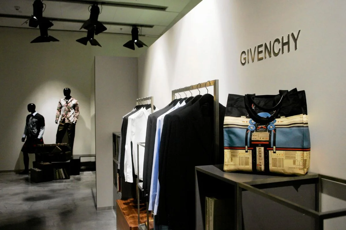 Jak uważa Tomasz Jacyków, matka chodzi ubrana w Givenchy, a jej dziecko nosi drogi streetwear.