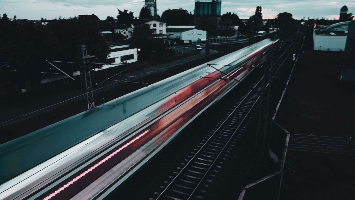 Niemiecka prasa o ataku na polskie tory: "Byłby aktem działań wojennych"