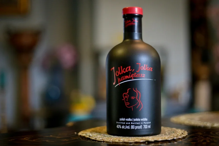 "Jolka, Jolka pamiętasz" to pierwszy brand z nostalgicznej serii, jaką kompozytor chce wprowadzić do polskich sklepów.