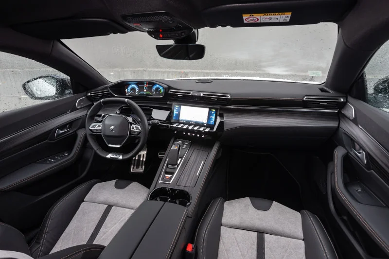 Peugeot 508 SW wyposażono w PEUGEOT i-COCKPIT