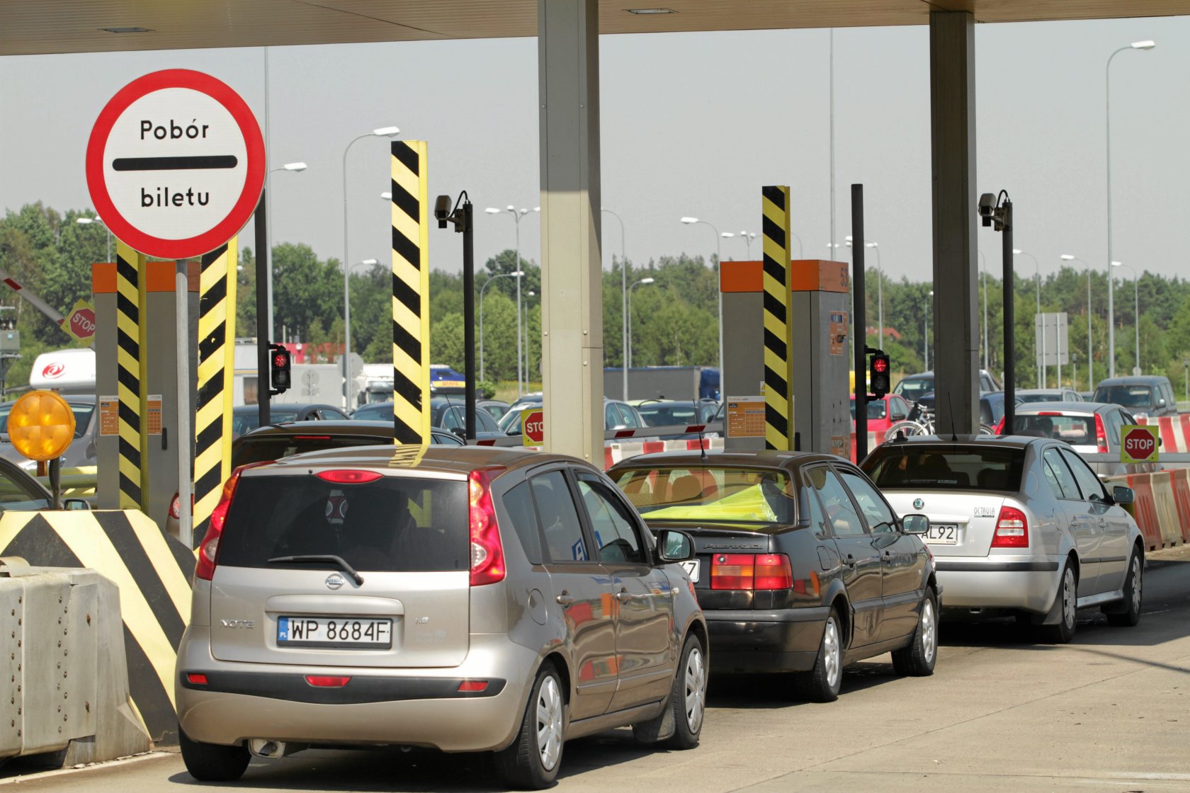 Kolejki przed bramkami na autostradzie A1. System automatycznych płatności AmberGO ma to zmienić.