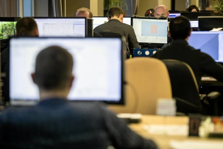 Zarobić kilkanaście tysięcy bez wychodzenia z domu? To możliwe, jeśli jesteś informatykiem