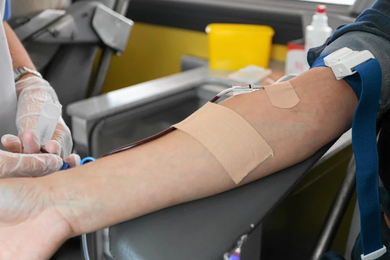 Trójka byłych uczniów Technikum Elektronicznego w Połańcu poszukuje firm, które pomogą im wprowadzić „Blood Analyser” na rynek.