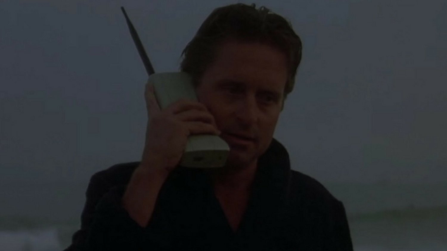Gordon Gekko w pierwszej części "Wall Street" z lubością demonstrował swoją "cegłę".