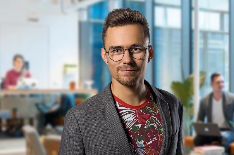 Tomasz Wiszniewski, jeden z założycieli startupu, studia architektoniczne połączył z karierą w świecie technologii i pracą z najbardziej innowacyjnymi firmami na świecie, takimi jak: Airbnb, IDEO, Volkswagen i Netflix.