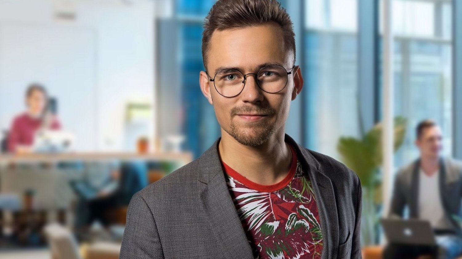 Tomasz Wiszniewski, jeden z założycieli startupu, studia architektoniczne połączył z karierą w świecie technologii i pracą z najbardziej innowacyjnymi firmami na świecie, takimi jak: Airbnb, IDEO, Volkswagen i Netflix.