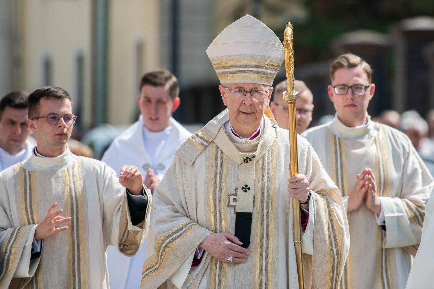 Likwidacja Funduszu Kościelnego oraz niższe emerytury na dla księży