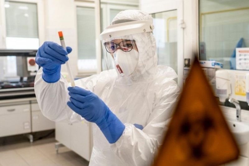 Kluczowa statystyka R(t) jest bliska przekroczenia progu.