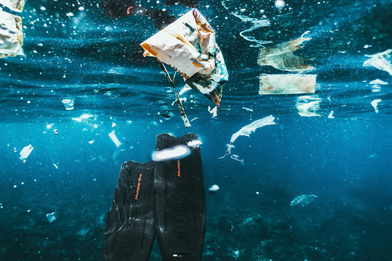 Są gorsze niż mikroplastik. Te cząsteczki przekraczają granice komórkowe