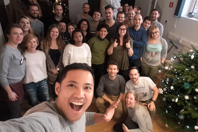 Zespół Brainly specjalnie dla nas zrobił sobie "świąteczne selfie".