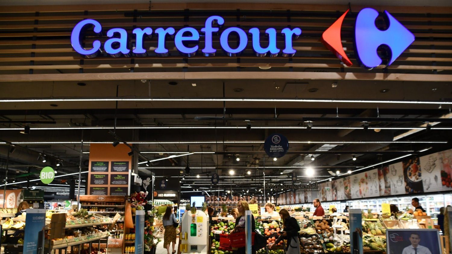 Państwo przejmuje sklepy Carrefour? Polacy odczują zmiany w cenach. Państwo przejmuje sklepy Carrefour? Polacy odczują zmiany w cenach.