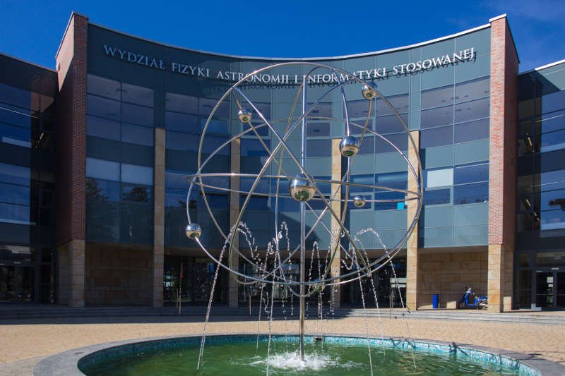 Uniwersytety: Warszawski i Jagielloński w dziesiątce najlepszych uczelni regionu