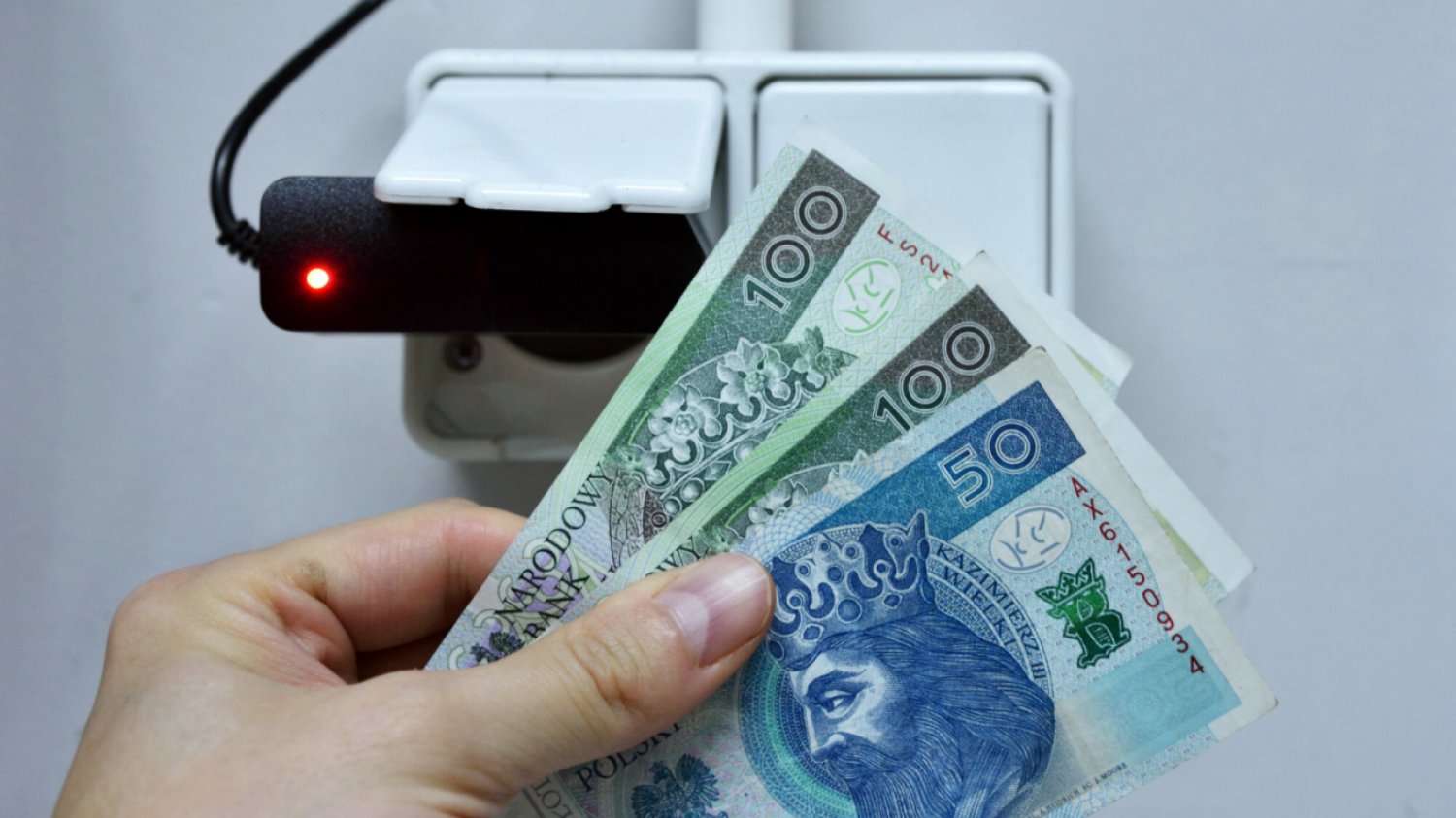 Porady, jak oszczędzać prąd